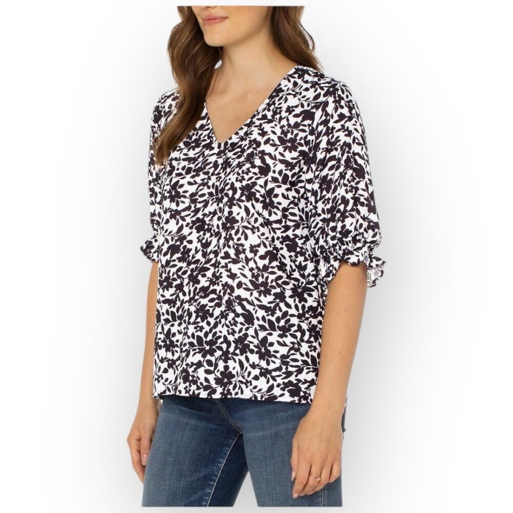Well Worn Floral Blouse Women L V-Neck NWT